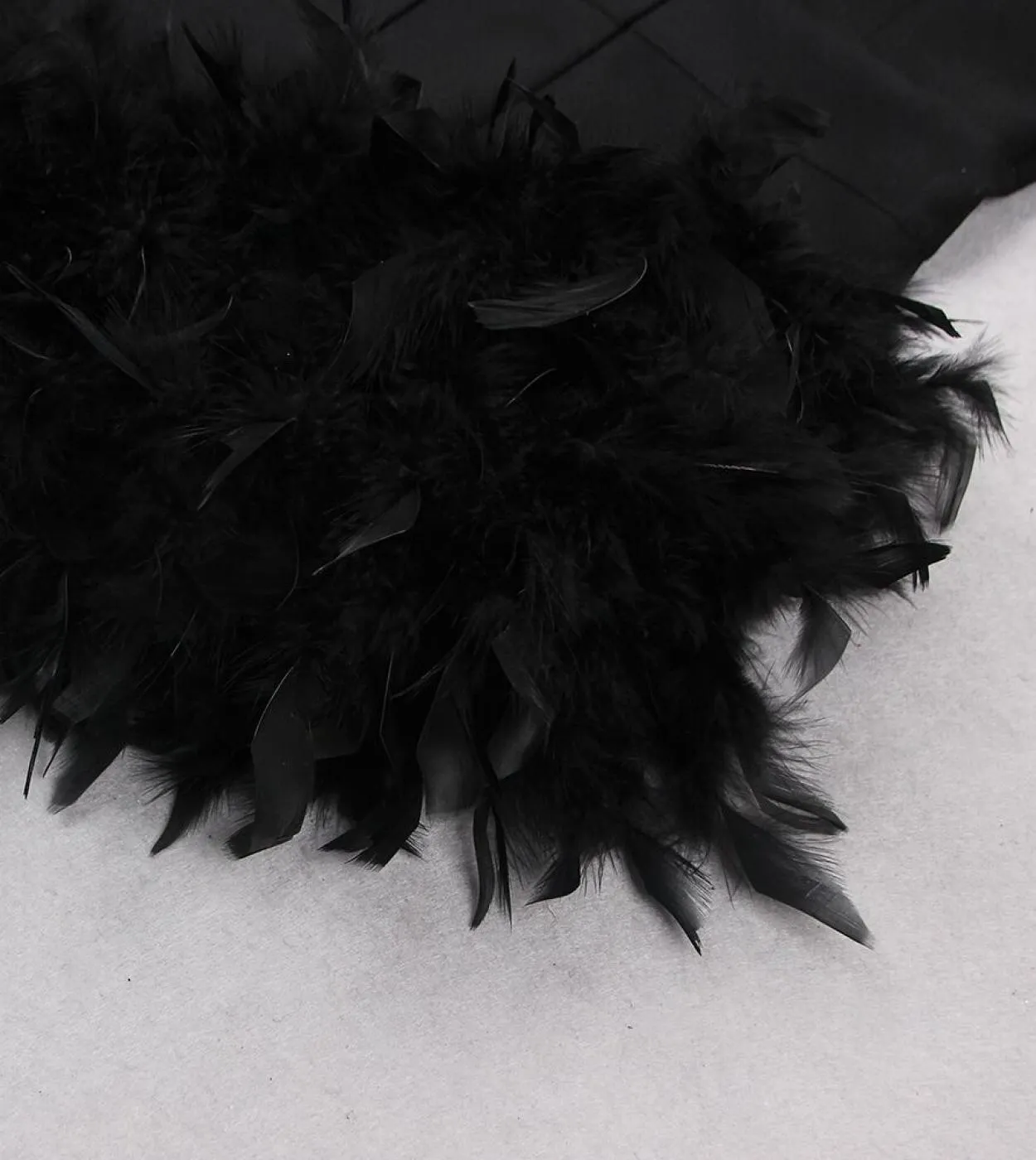 Sexy Celebrity Evening Dress with V-Neck and Long Sleeves in Bandage Style and Feathers.